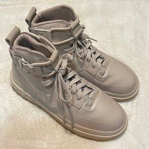 brand new size 9 air force 1 high in the color tan